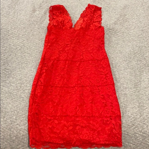Sexy red lace dress - Picture 2 of 3